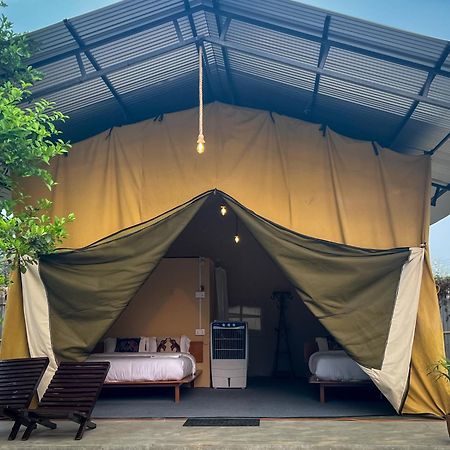 Hotel Tharu Garden And Beer Bar Читван Экстерьер фото
