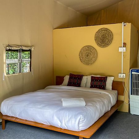 Hotel Tharu Garden And Beer Bar Читван Экстерьер фото