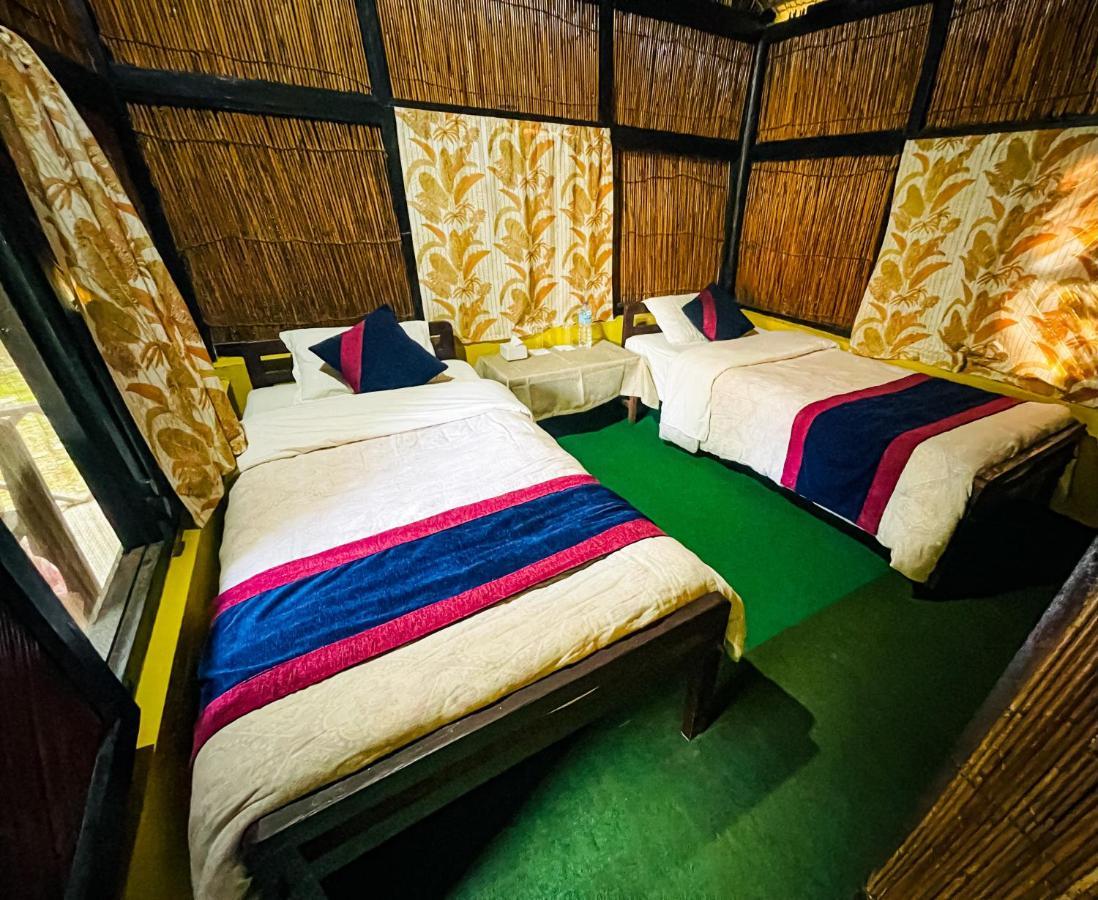 Hotel Tharu Garden And Beer Bar Читван Экстерьер фото
