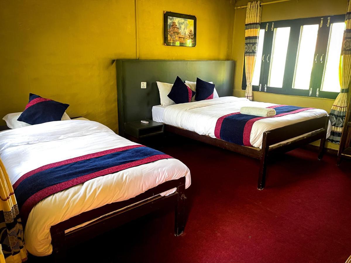 Hotel Tharu Garden And Beer Bar Читван Экстерьер фото