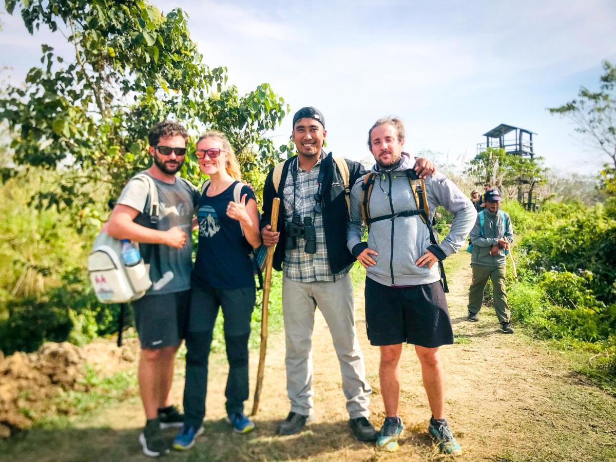 Hotel Tharu Garden And Beer Bar Читван Экстерьер фото