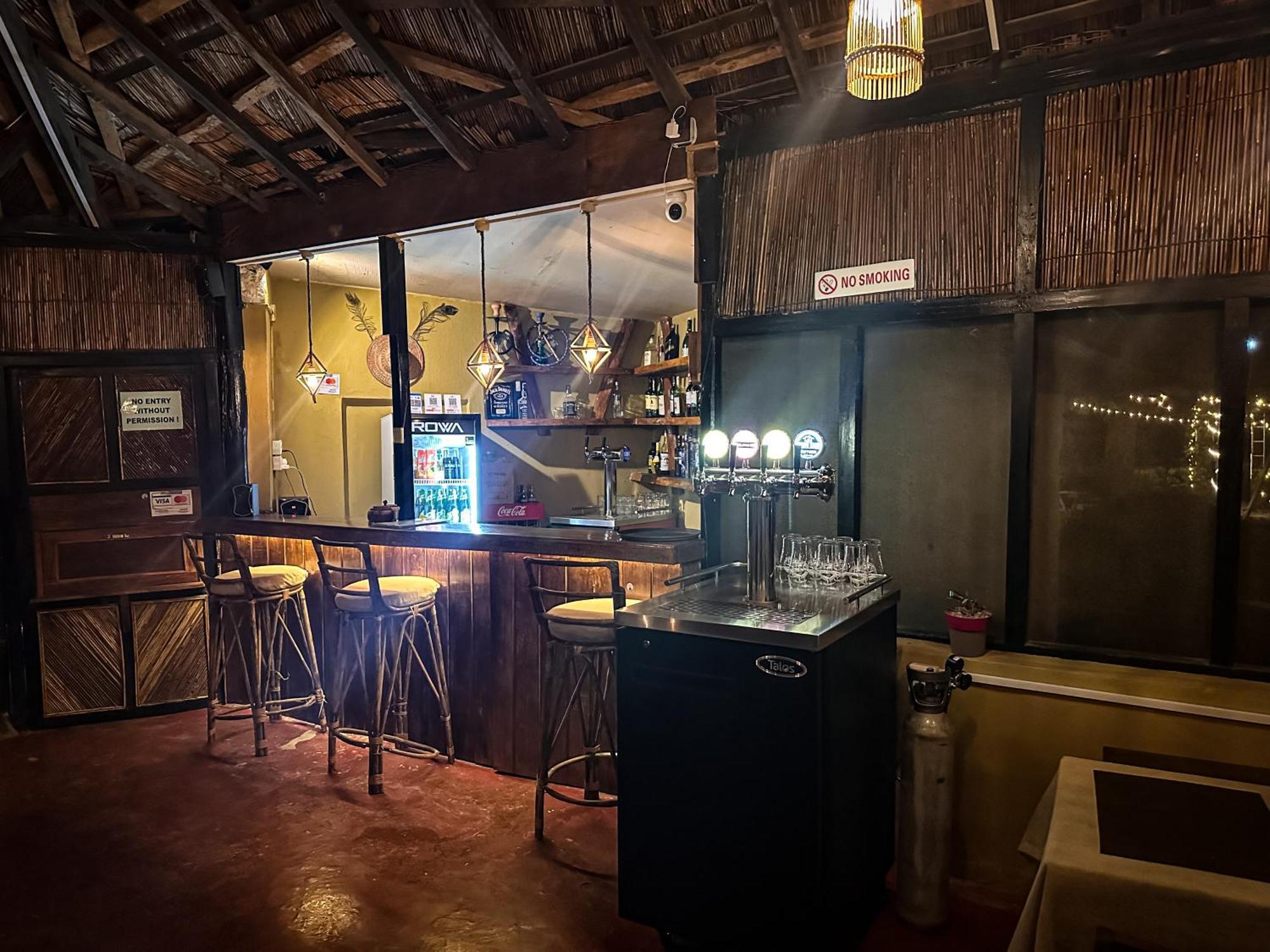 Hotel Tharu Garden And Beer Bar Читван Экстерьер фото