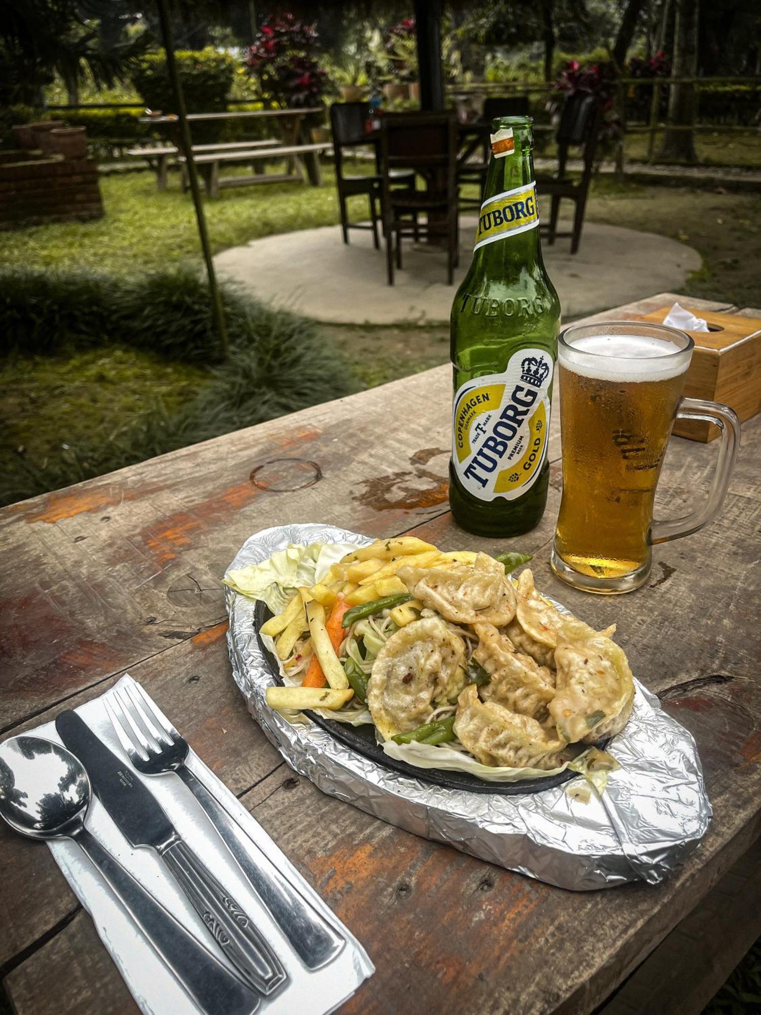 Hotel Tharu Garden And Beer Bar Читван Экстерьер фото