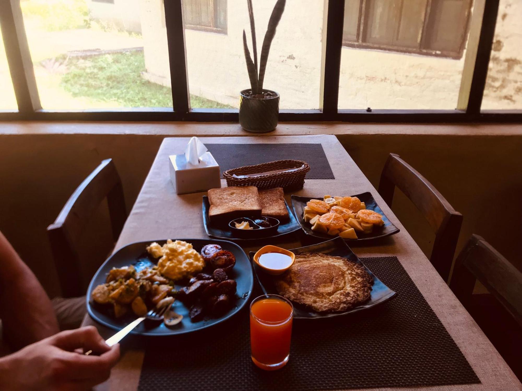 Hotel Tharu Garden And Beer Bar Читван Экстерьер фото