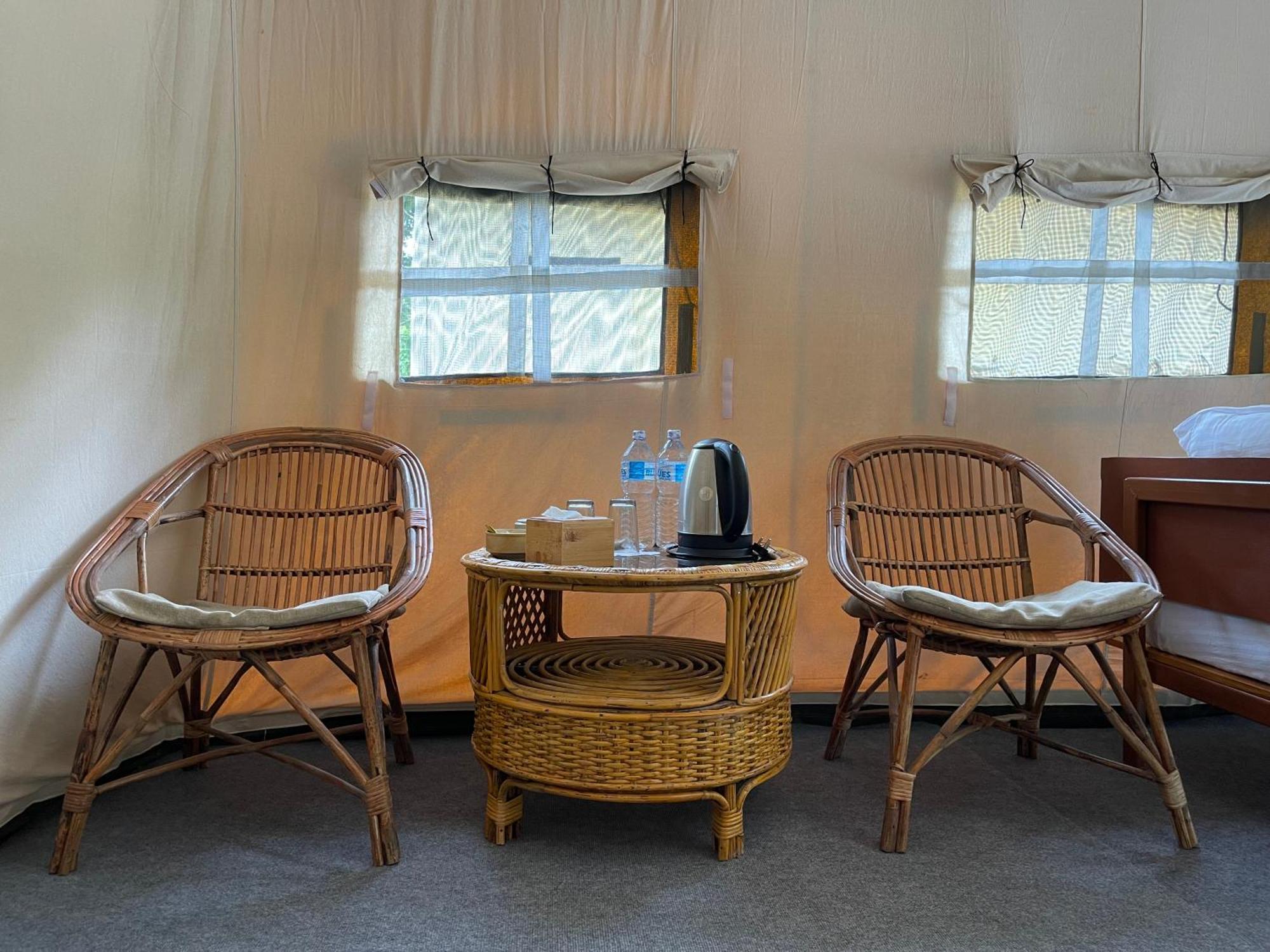 Hotel Tharu Garden And Beer Bar Читван Экстерьер фото