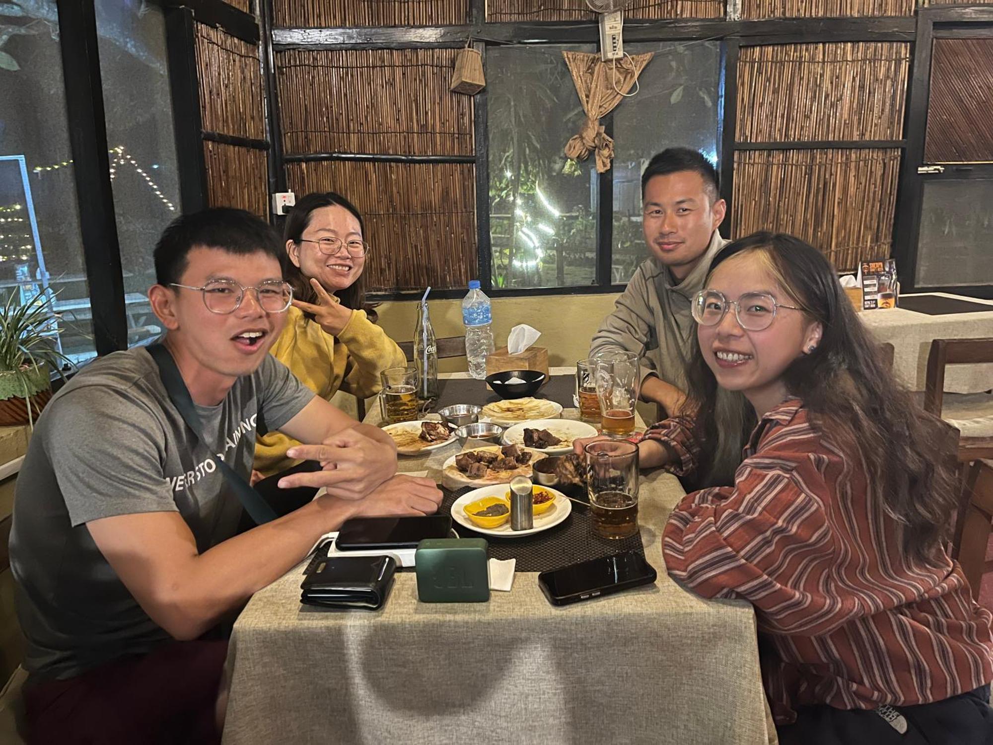 Hotel Tharu Garden And Beer Bar Читван Экстерьер фото