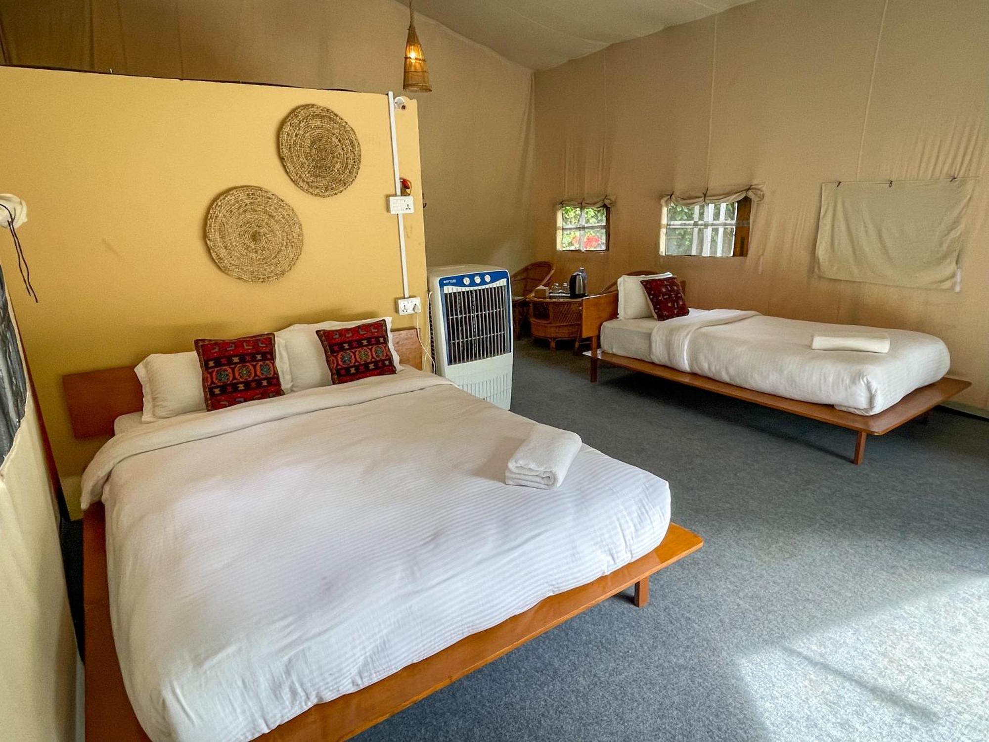 Hotel Tharu Garden And Beer Bar Читван Экстерьер фото
