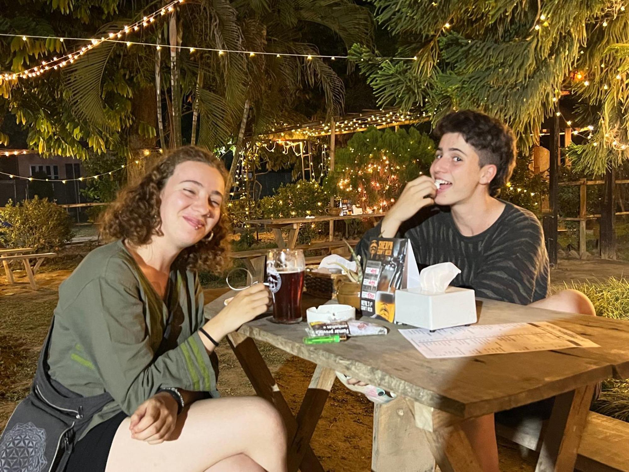 Hotel Tharu Garden And Beer Bar Читван Экстерьер фото