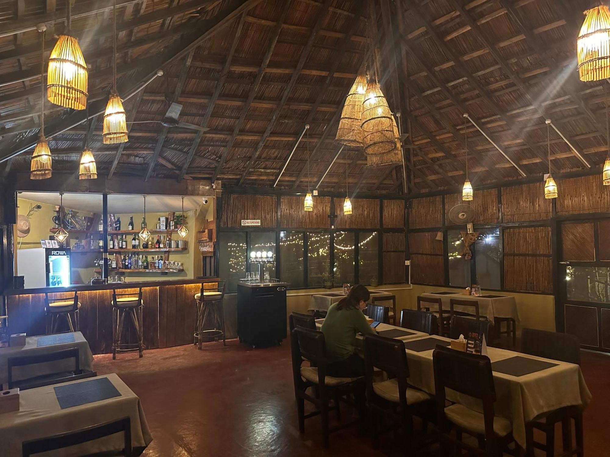 Hotel Tharu Garden And Beer Bar Читван Экстерьер фото