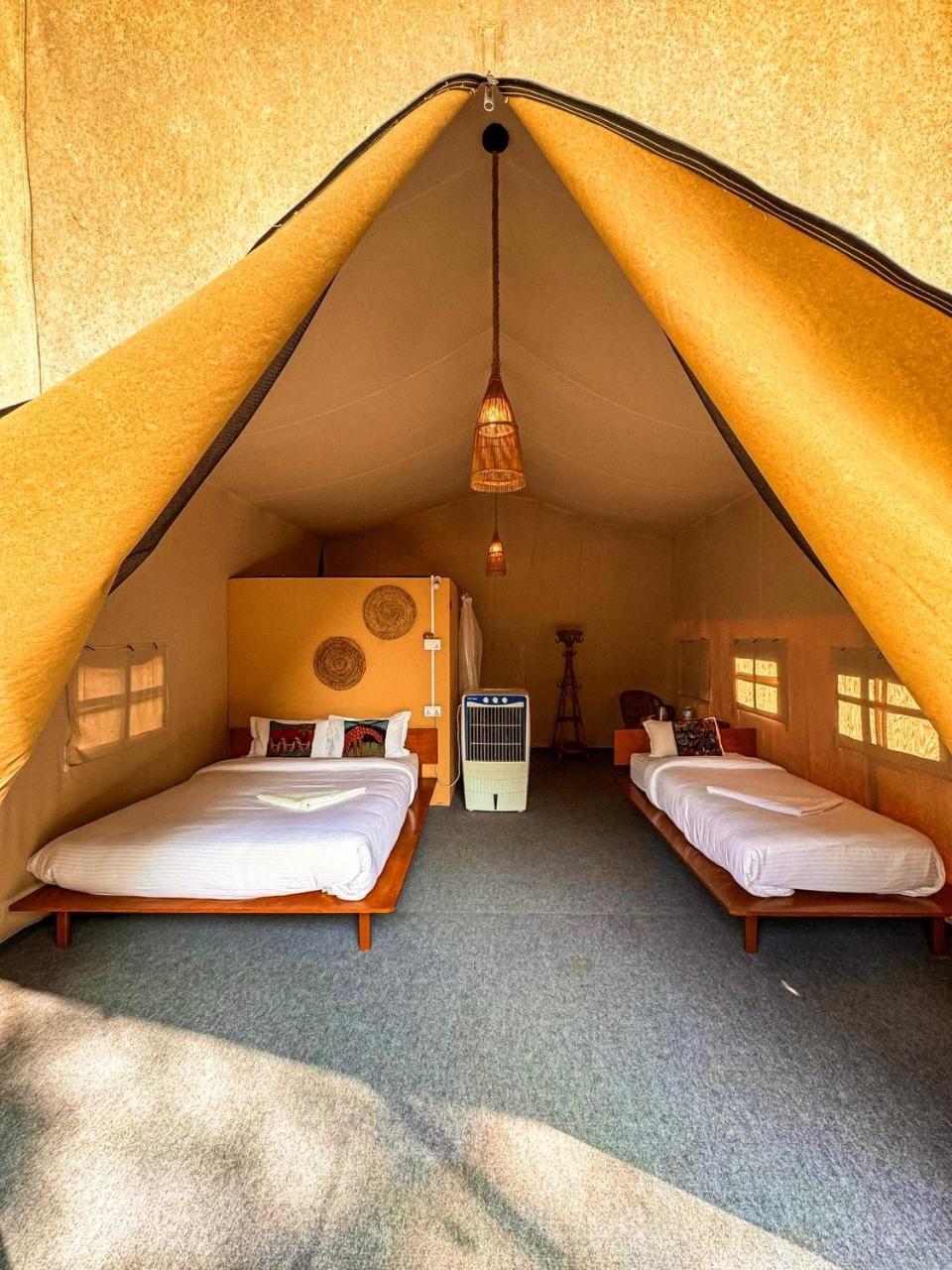 Hotel Tharu Garden And Beer Bar Читван Экстерьер фото